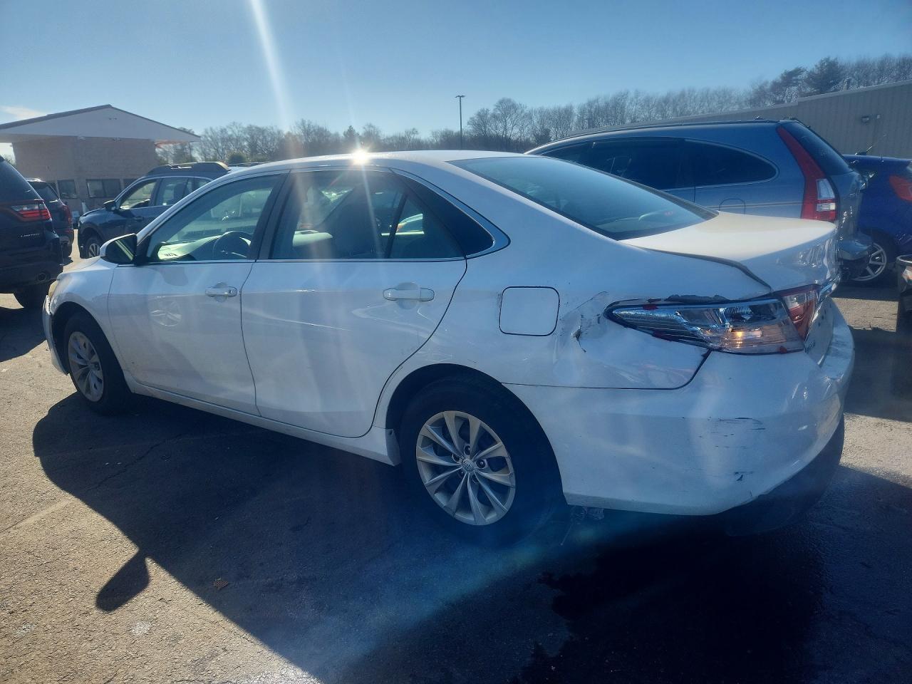 2015 Toyota Camry Le - Фото 2