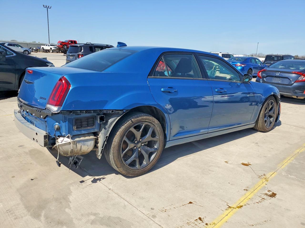2023 Chrysler 300 - Фото 3