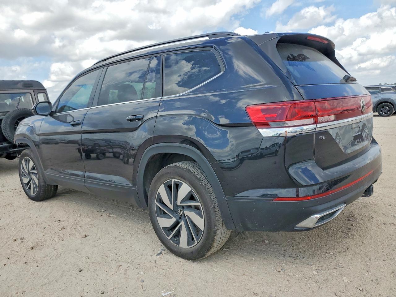 2024 Volkswagen Atlas Se - Image 2