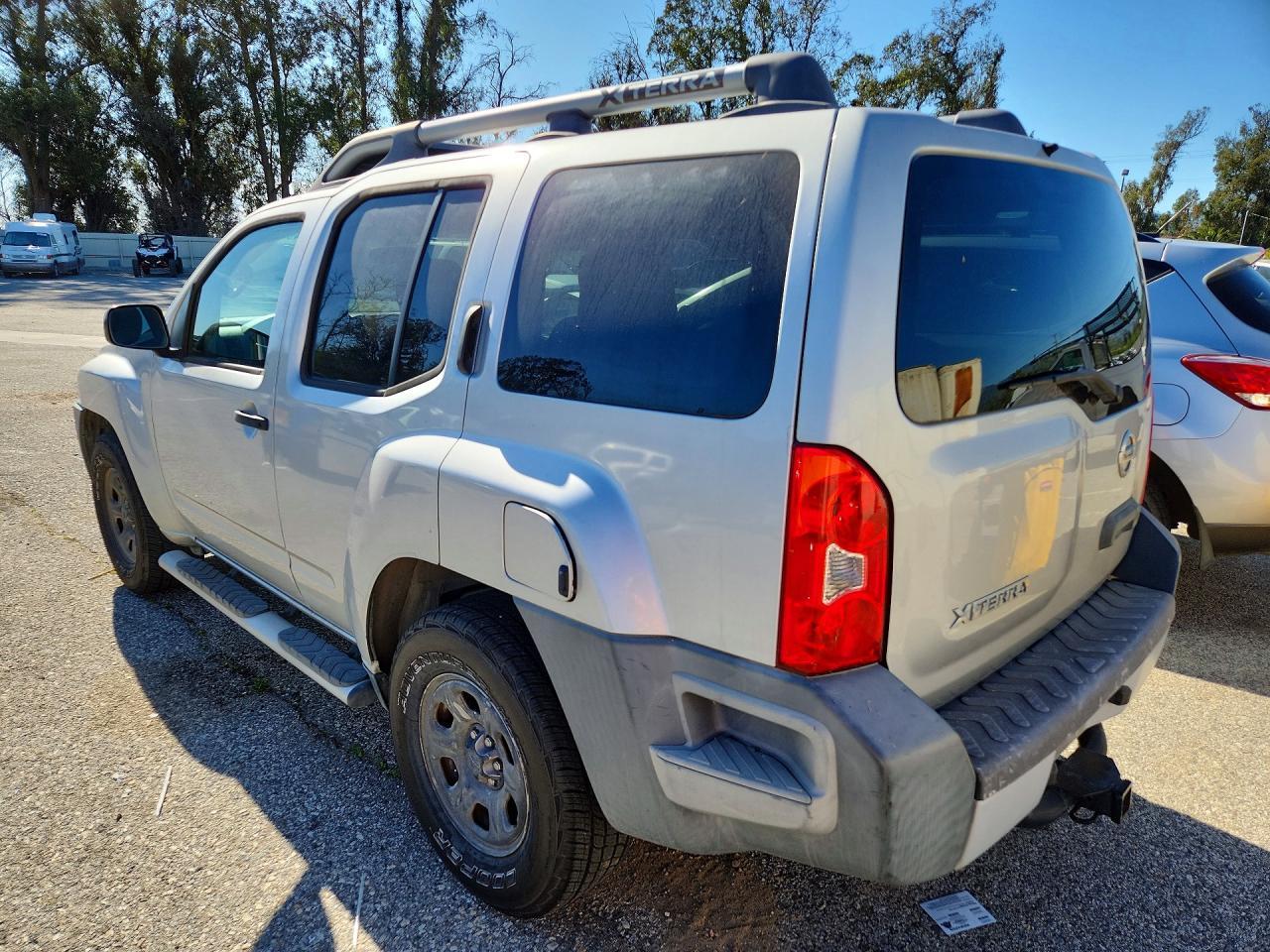 2015 Nissan Xterra X - Image 2