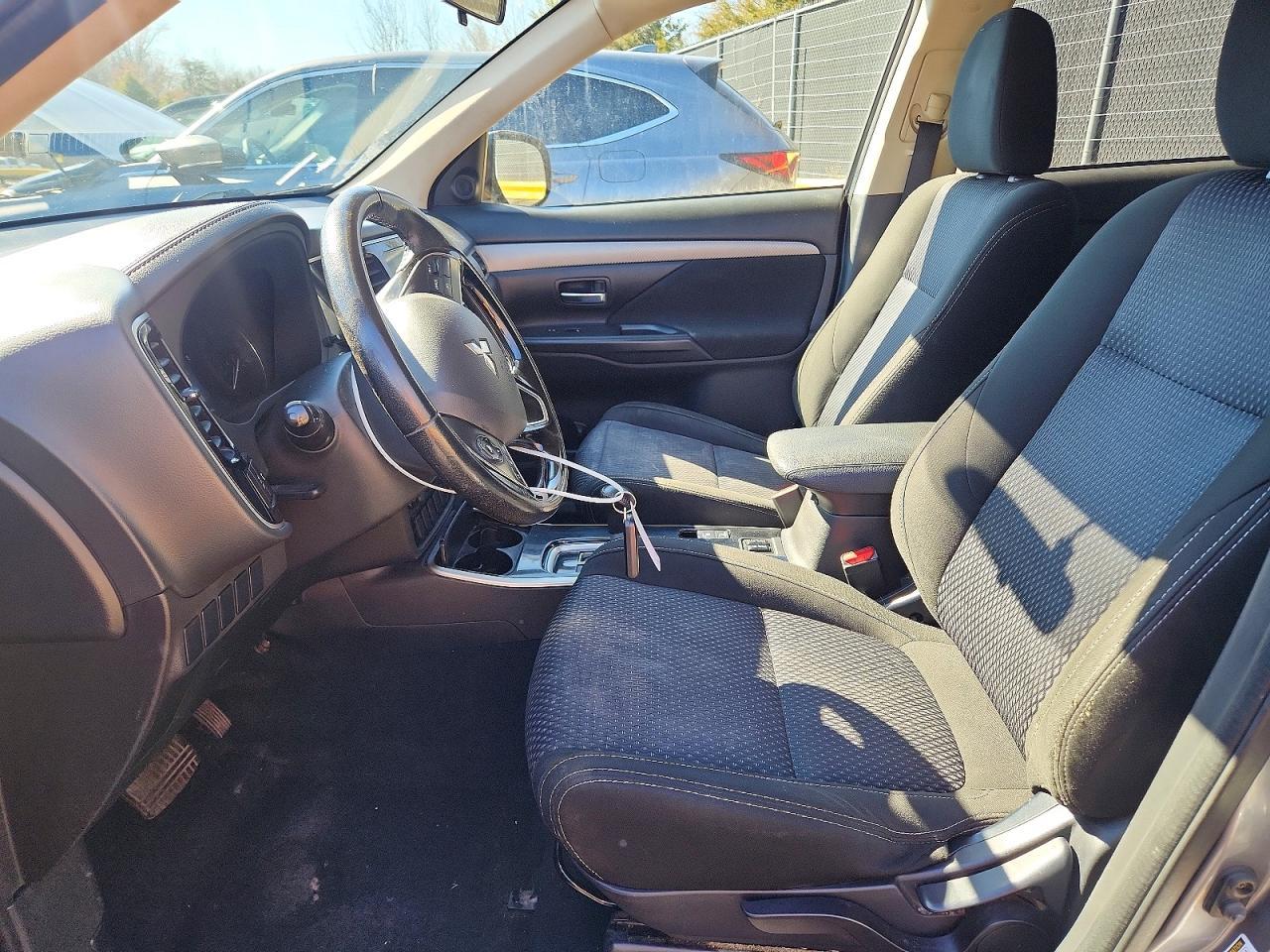 2017 Mitsubishi Outlander Se - Фото 7