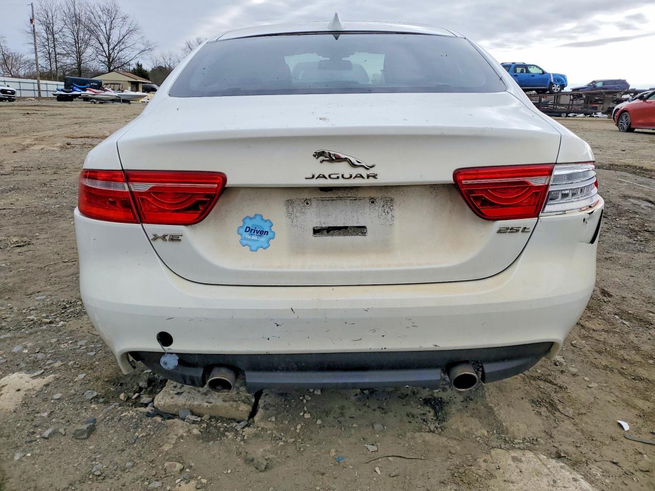 2017 Jaguar Xe Premium - Фото 6