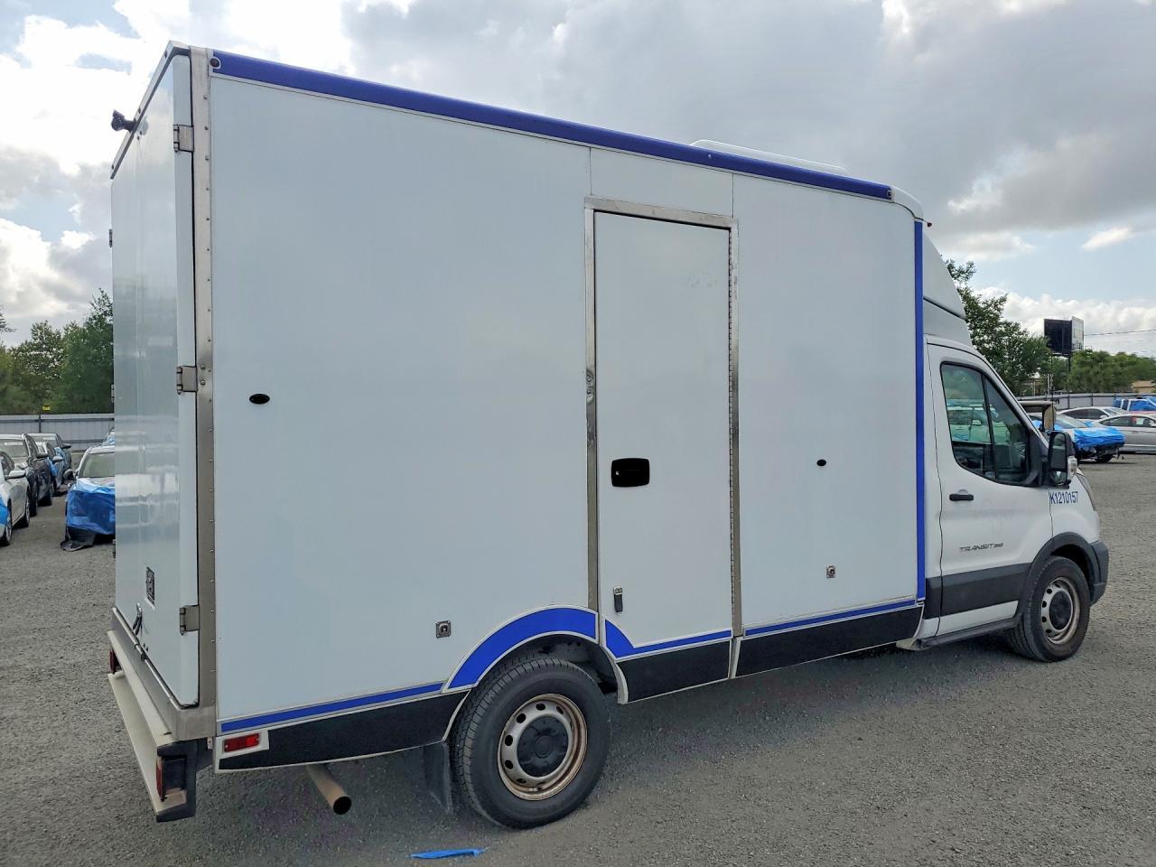 2021 Ford Transit Delivery Truck - Фото 3