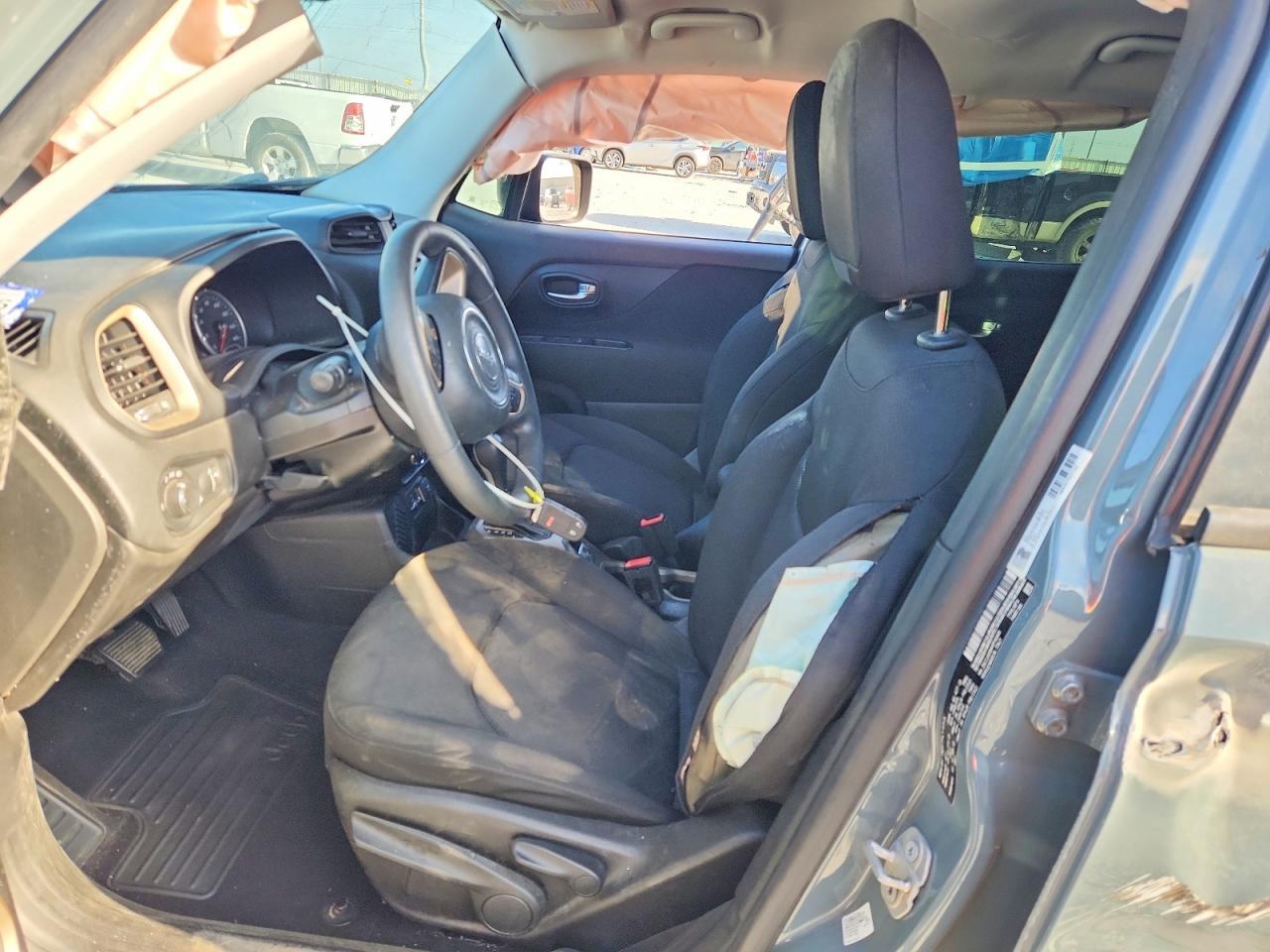 2017 Jeep Renegade - Image 7