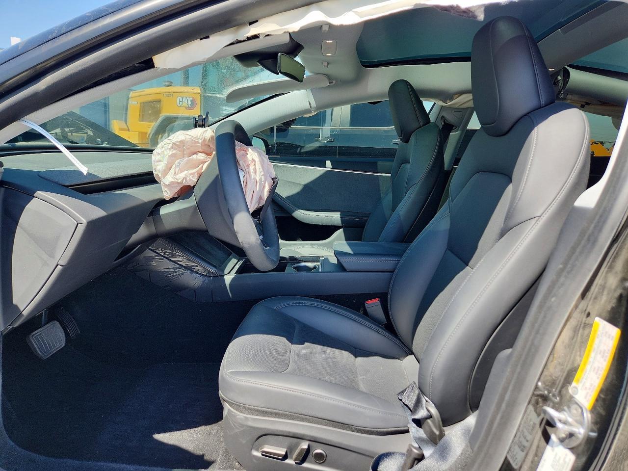 2025 Tesla Model 3 - Фото 7
