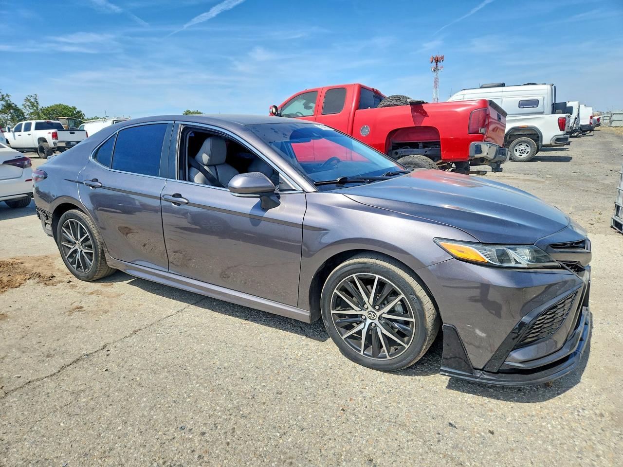 2022 Toyota Camry Se - Image 4