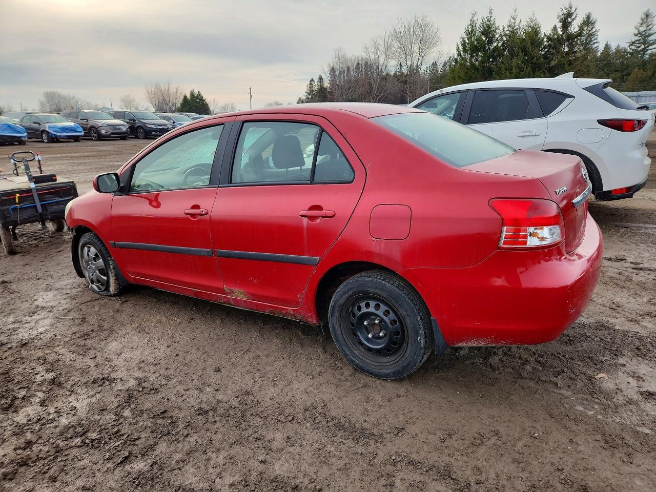 2010 Toyota Yaris Base - Фото 2