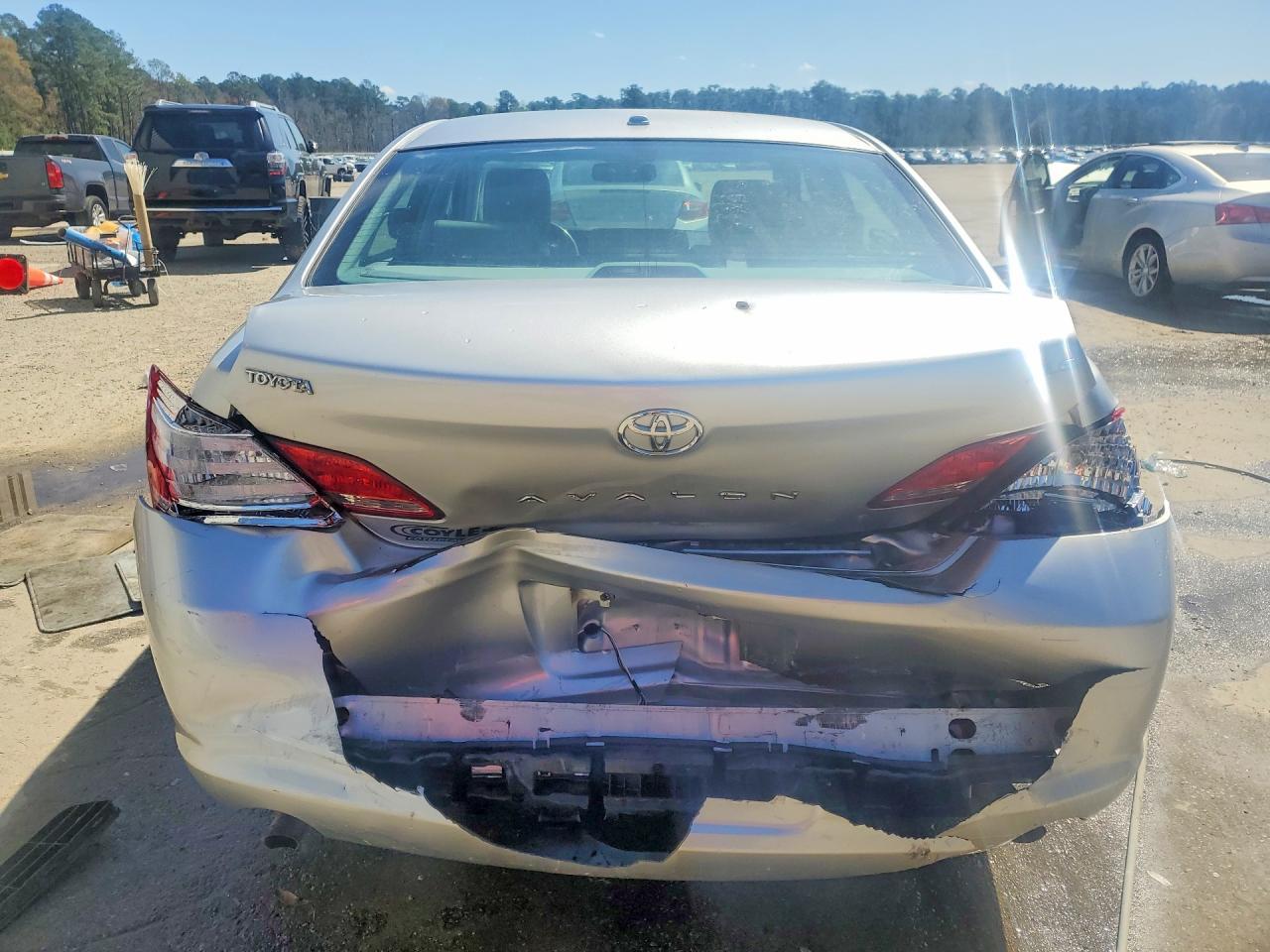 2010 Toyota Avalon Xls - Image 6
