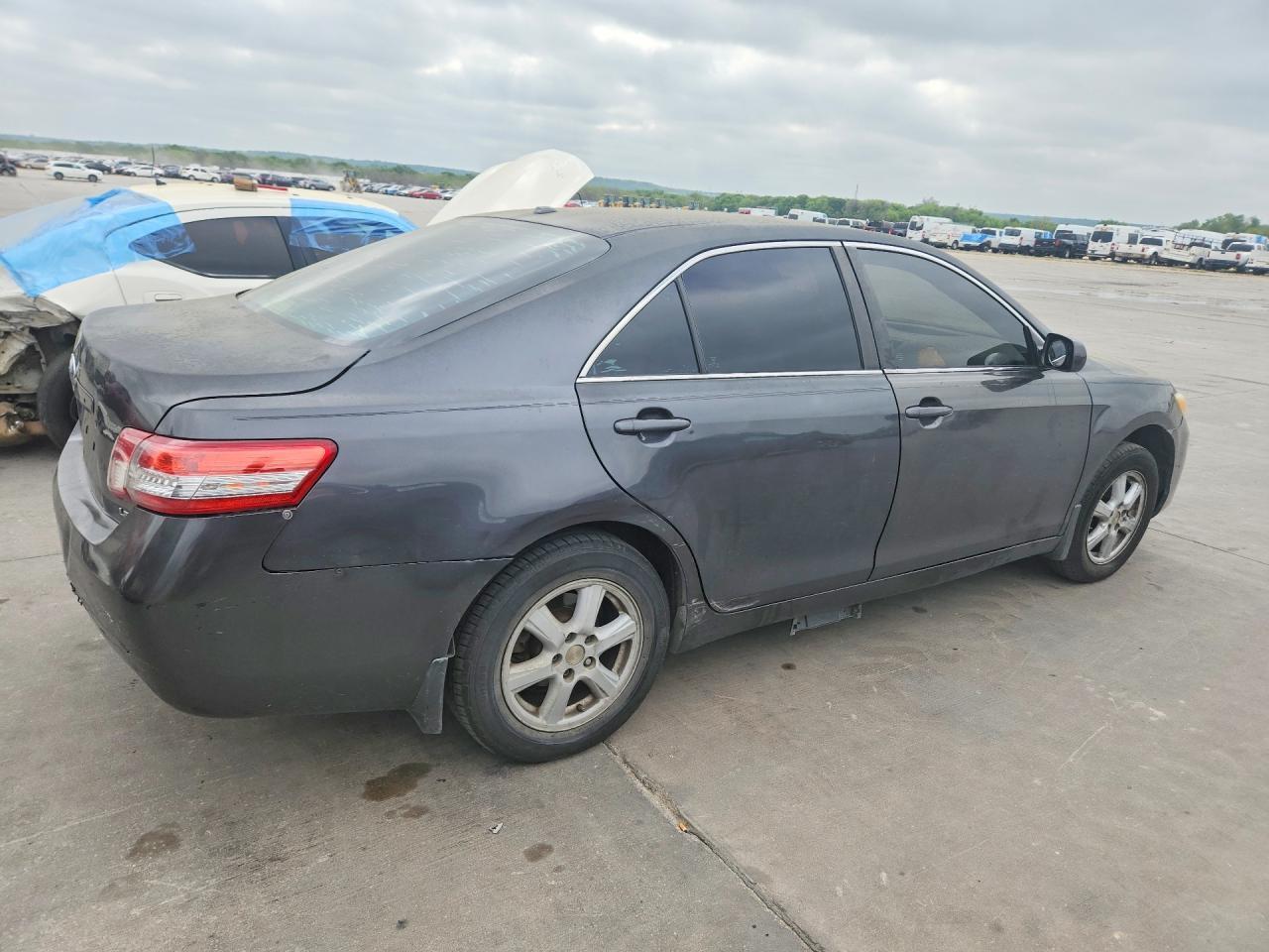 2010 Toyota Camry Base - Фото 3