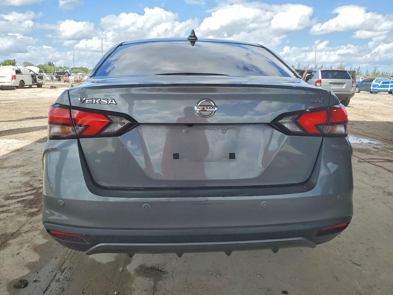 2021 Nissan Versa Sv - Image 6