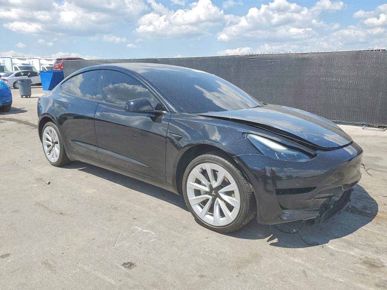 2023 Tesla Model 3 - Фото 4
