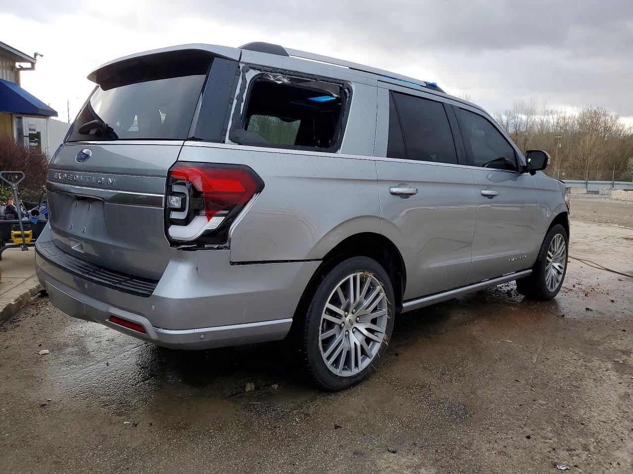 2024 Ford Expedition Platinum - Image 3