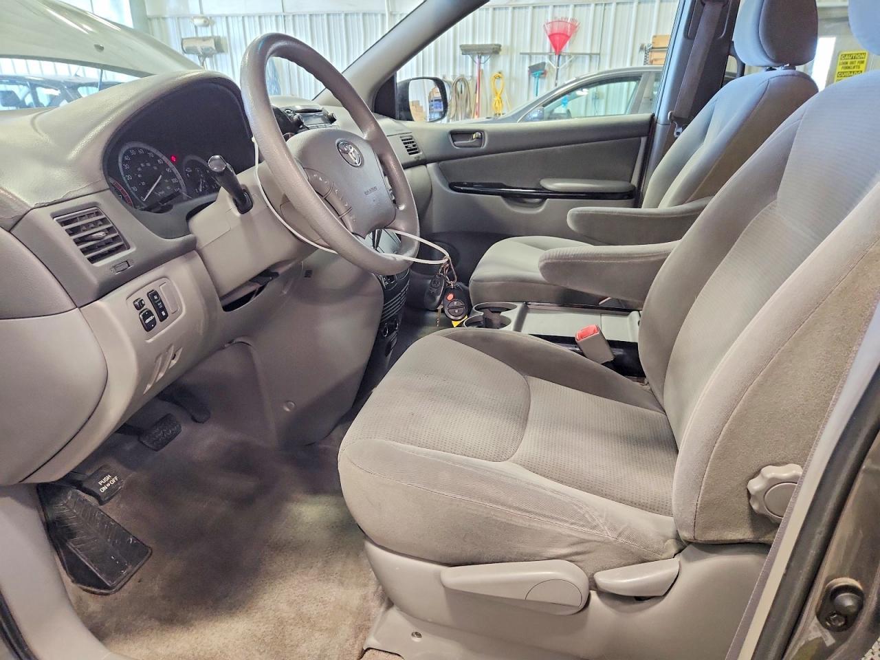 2005 Toyota Sienna Le 7 Passenger - Фото 7