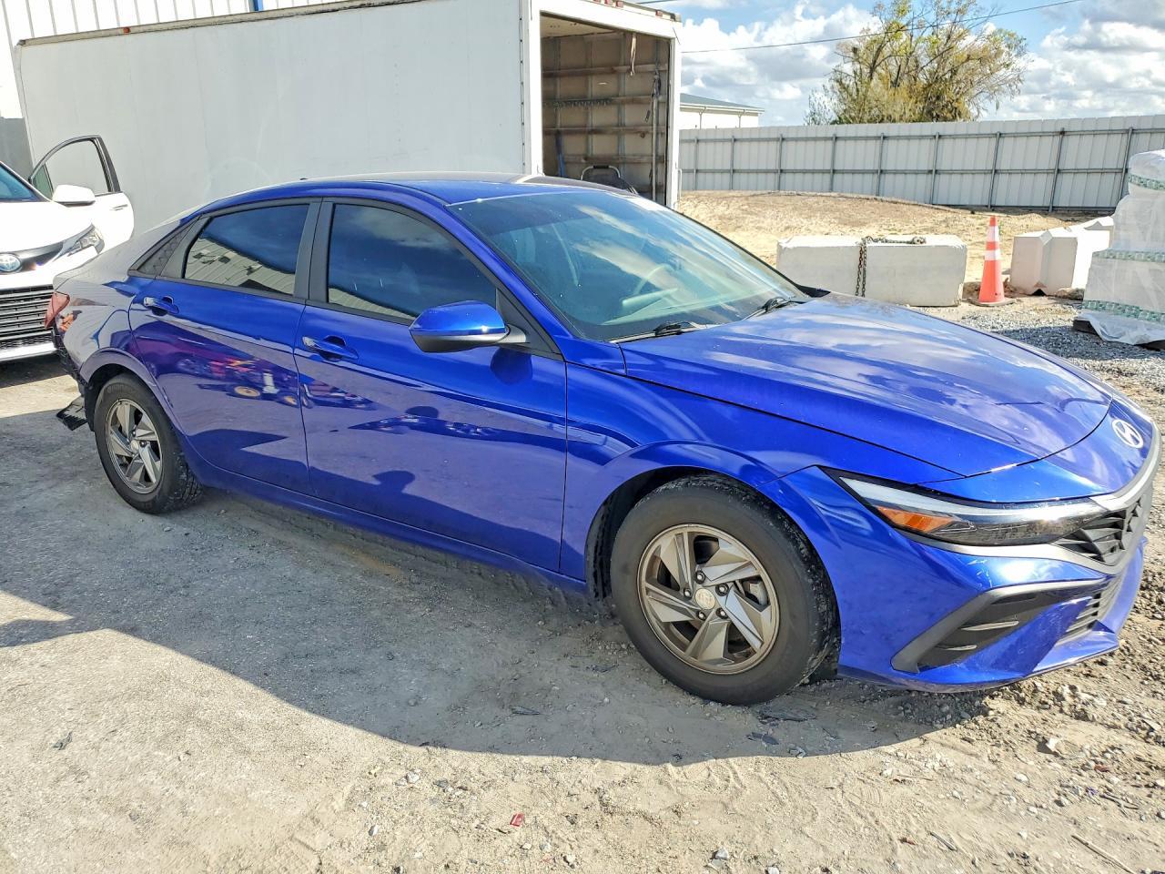 2024 Hyundai Elantra Se - Image 4