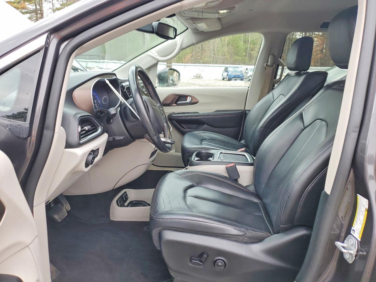 2019 Chrysler Pacifica - Image 7
