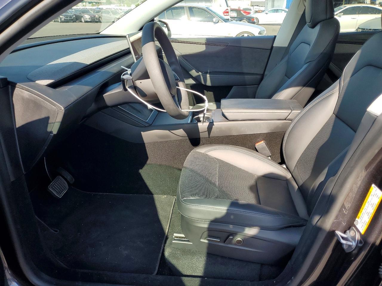 2026 Tesla Model Y - Фото 7