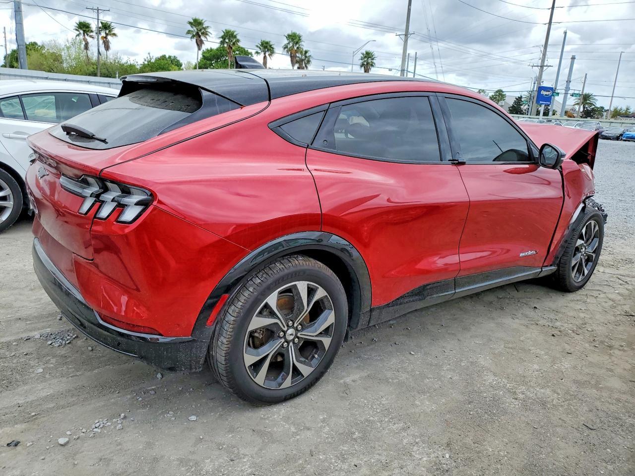 2022 Ford Mustang Mach-E Premium - Фото 3