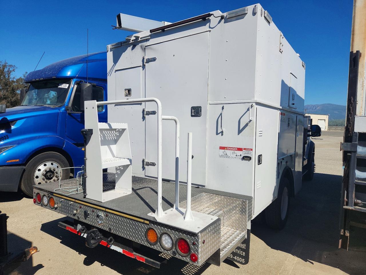 2022 Ford F550 Super Duty - Image 3