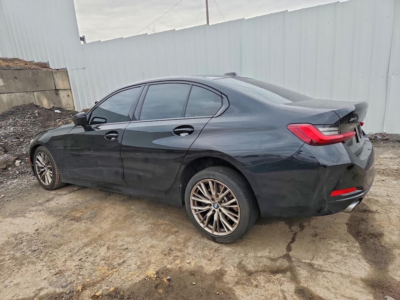 2023 BMW 330Xi - Фото 2