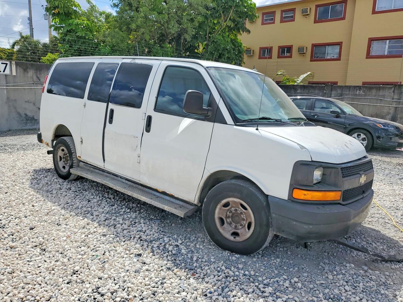 2011 Chevrolet Express G2500 Ls - Image 4
