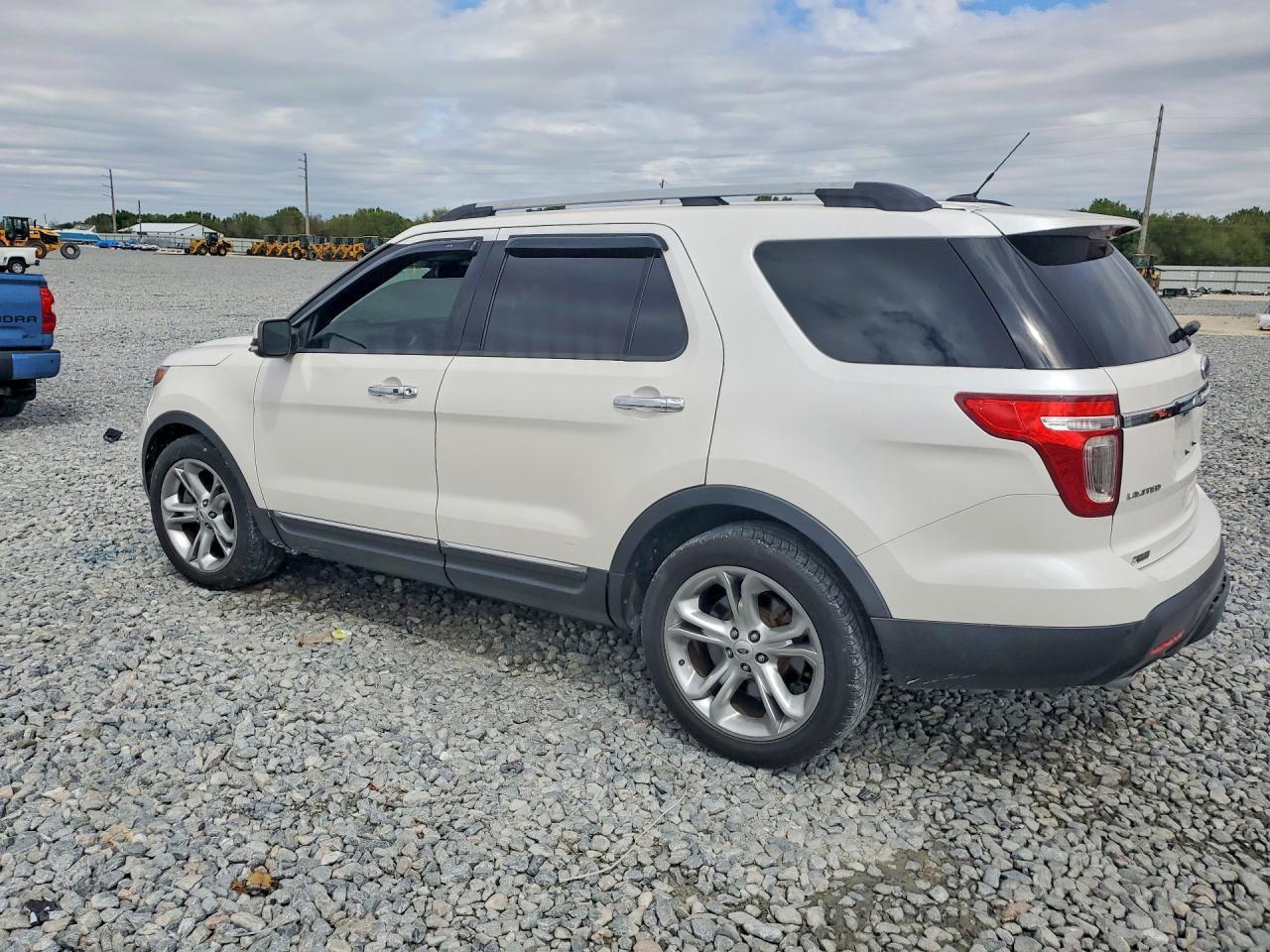 2015 Ford Explorer Limited - Image 2