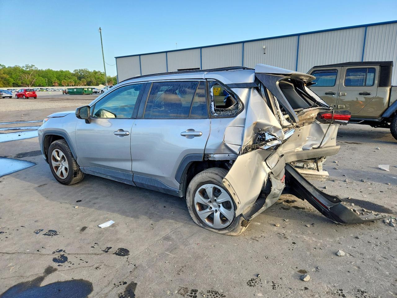 2020 Toyota Rav4 Le - Фото 2