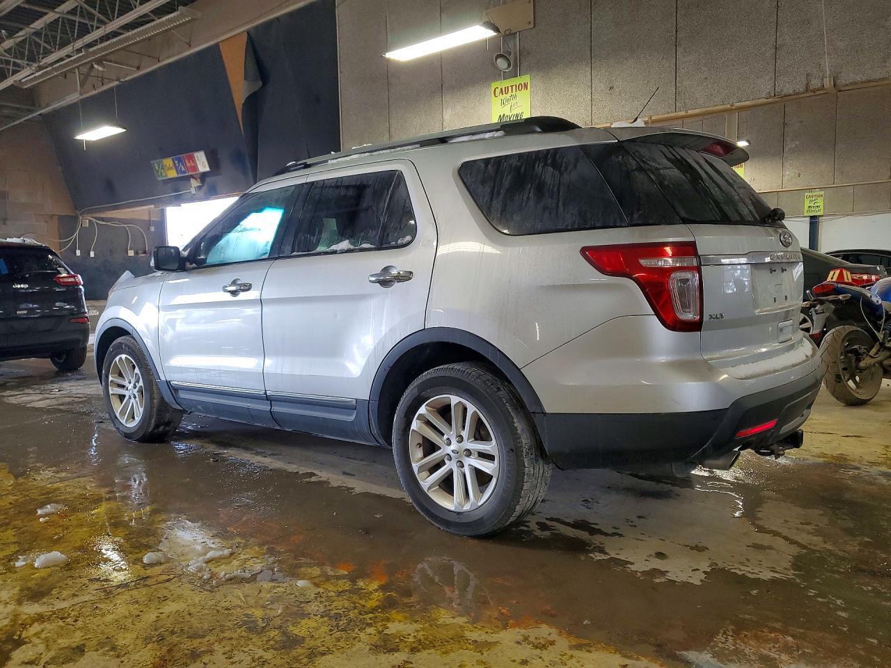 2014 Ford Explorer Xlt - Image 2