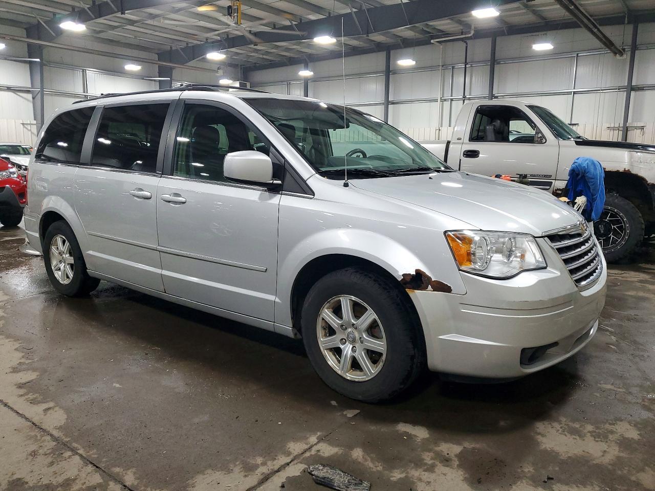 2008 Chrysler Town & Country Touring - Image 4