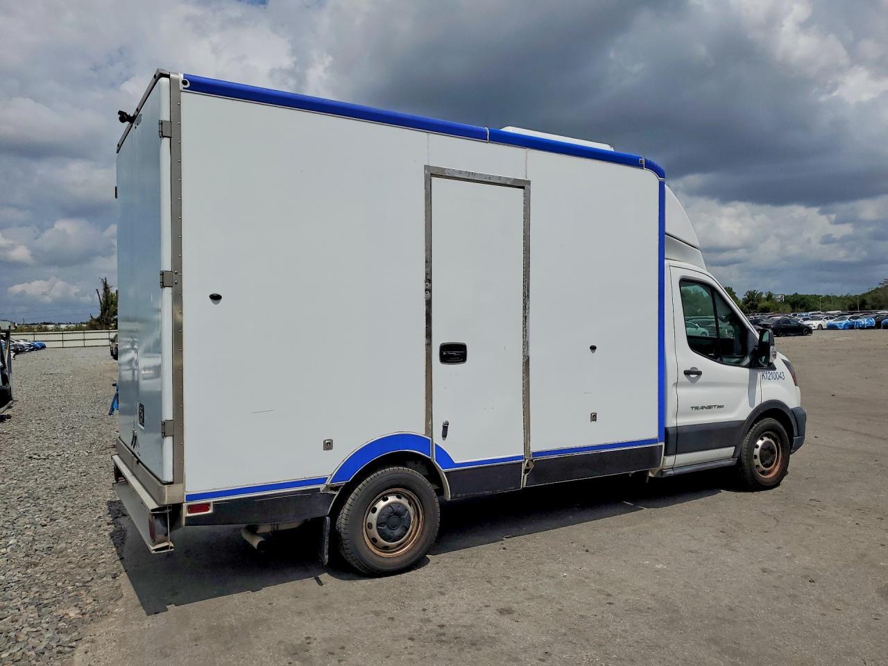 2020 Ford Transit Delivery Truck - Image 3