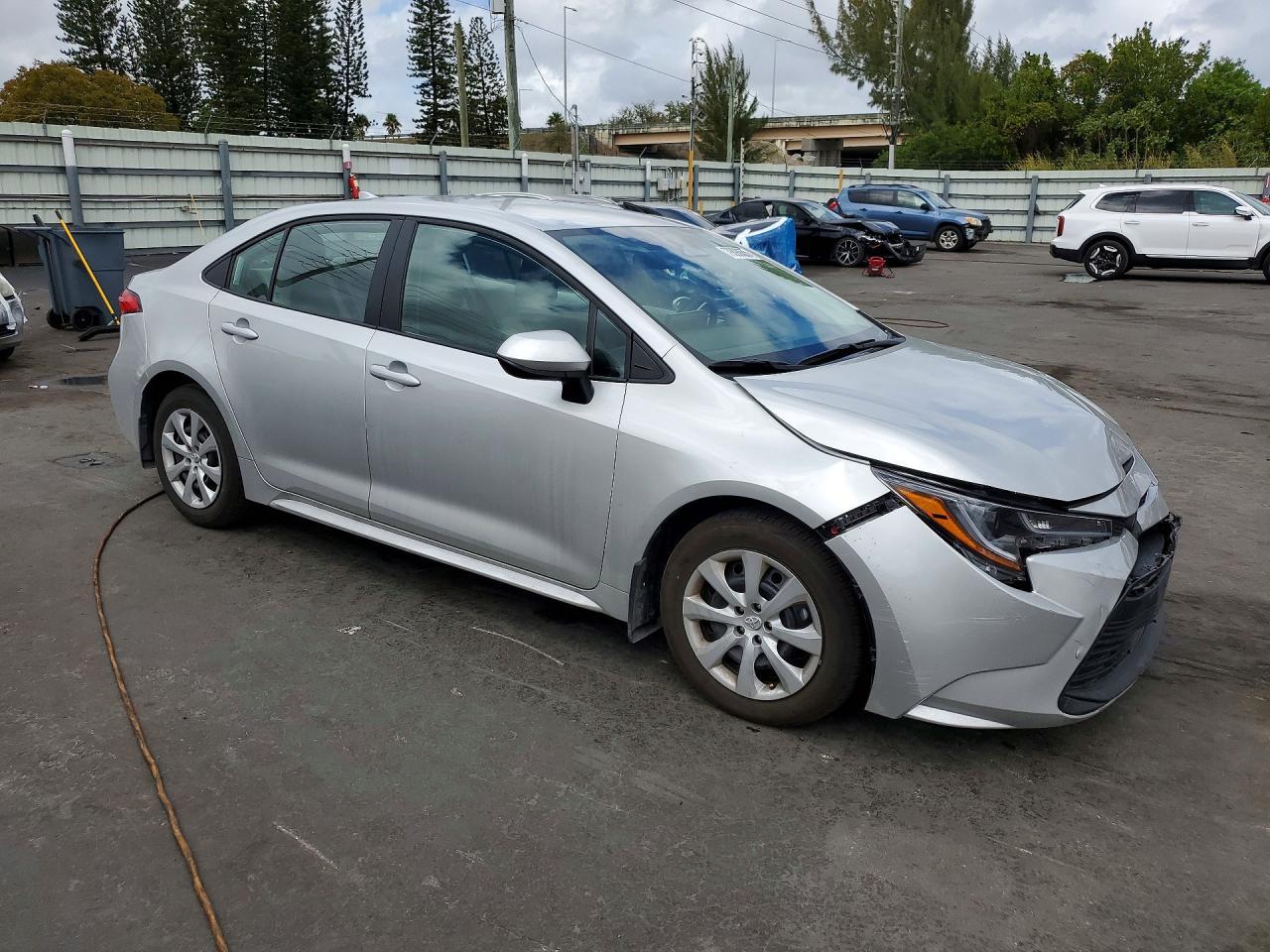 2025 Toyota Corolla Le - Image 4