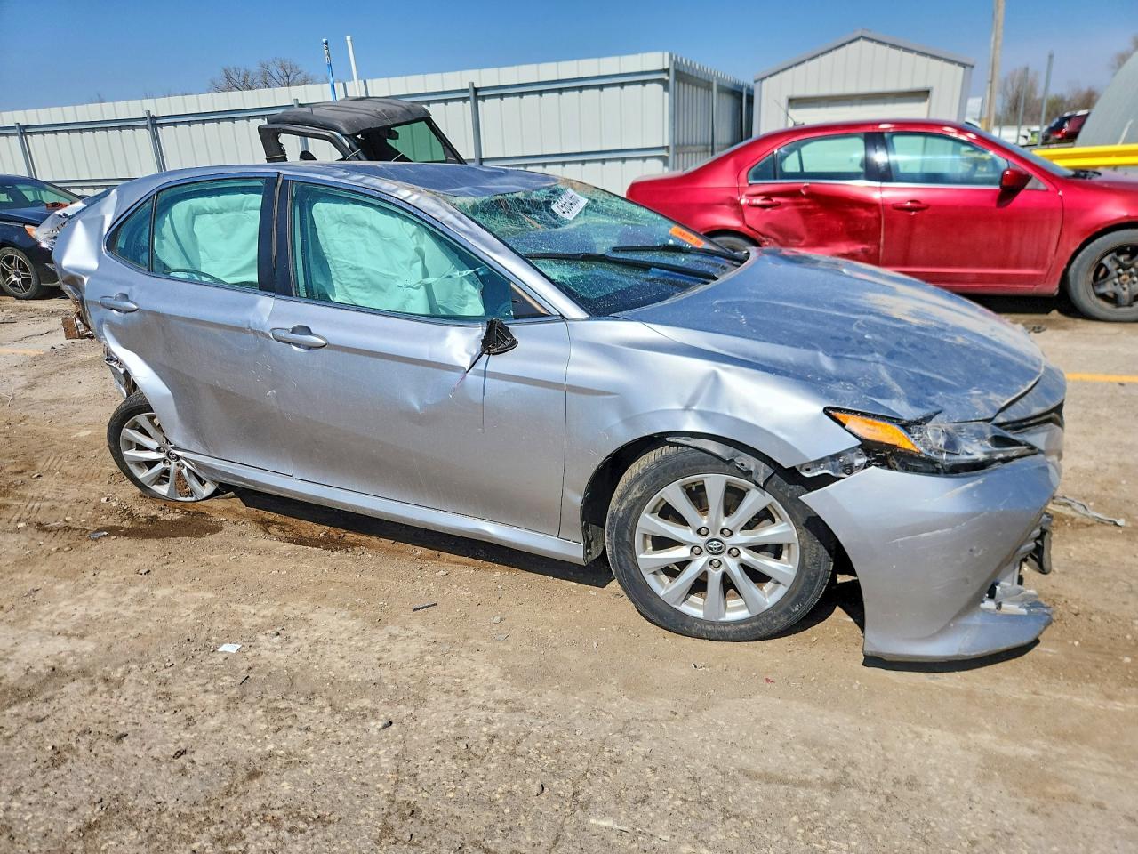 2020 Toyota Camry Le - Фото 4