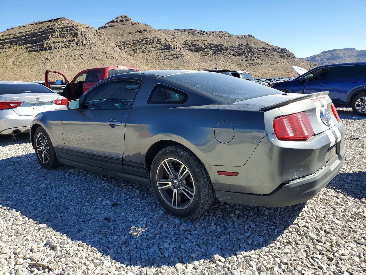 2010 Ford Mustang - Фото 2