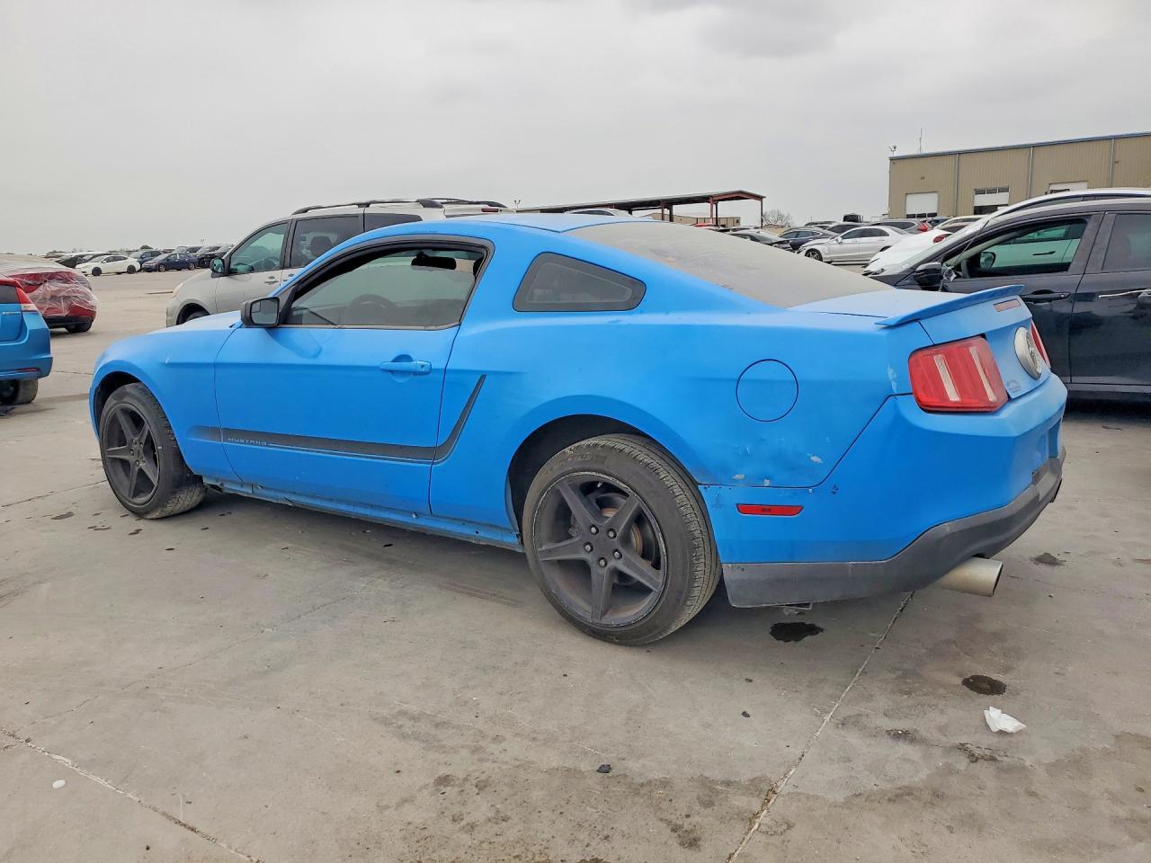 2011 Ford Mustang - Фото 2