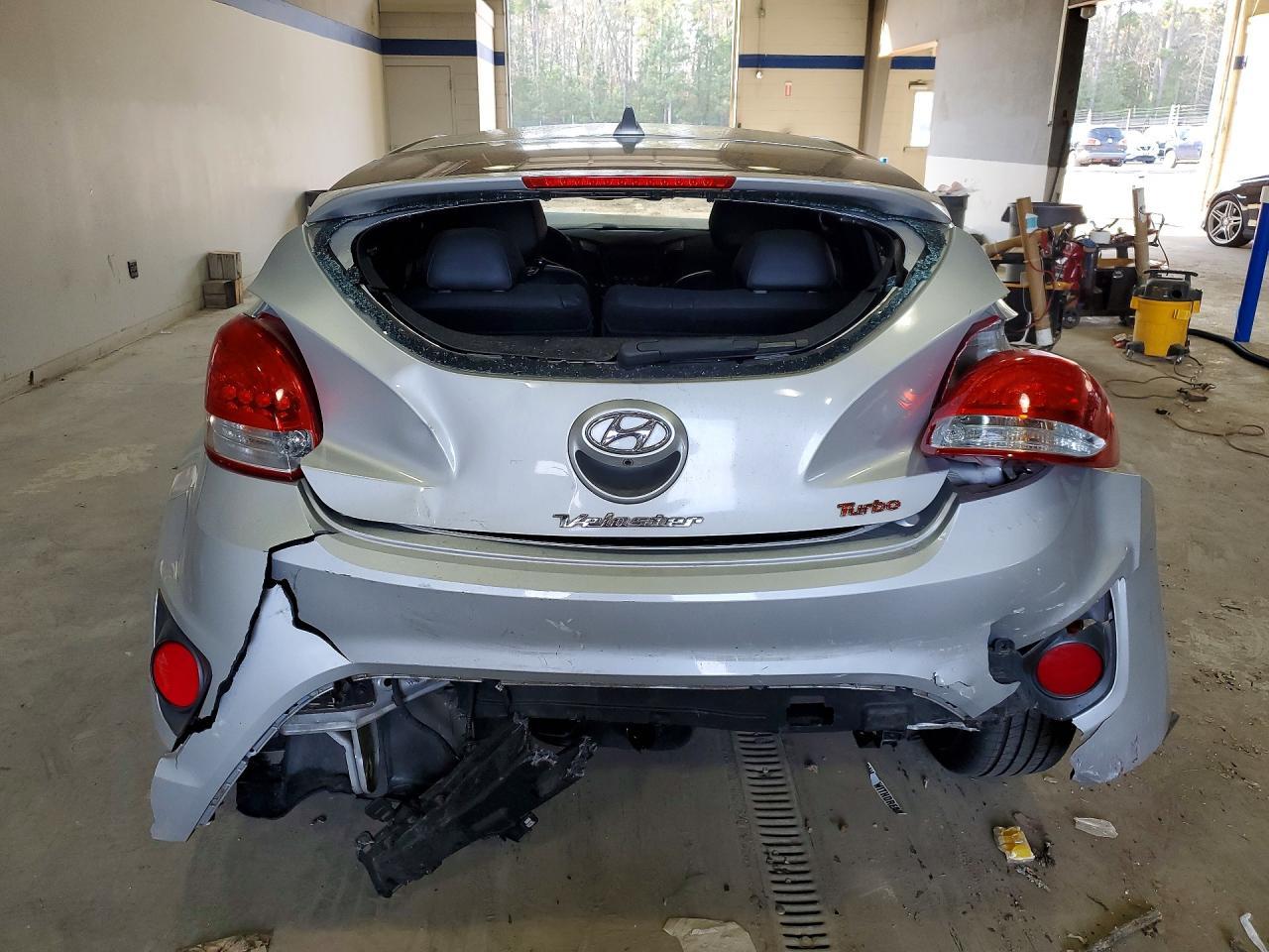 2016 Hyundai Veloster Turbo - Image 6