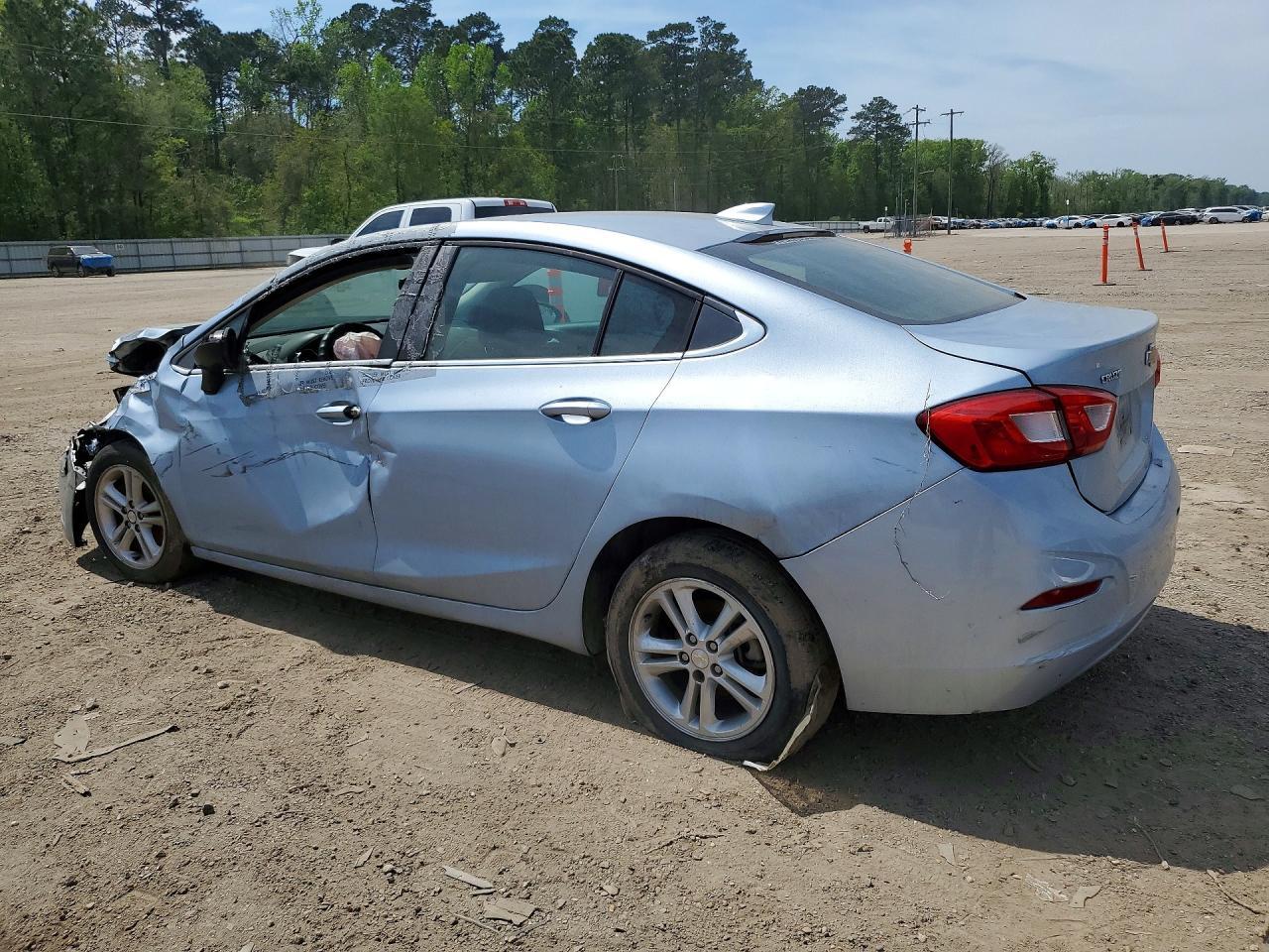 2018 Chevrolet Cruze Lt - Image 2