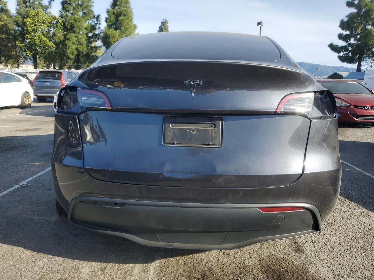 2025 Tesla Model Y - Image 6