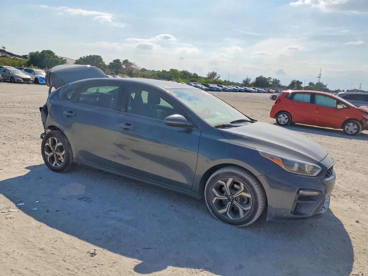 2021 Kia Forte Lxs - Image 4