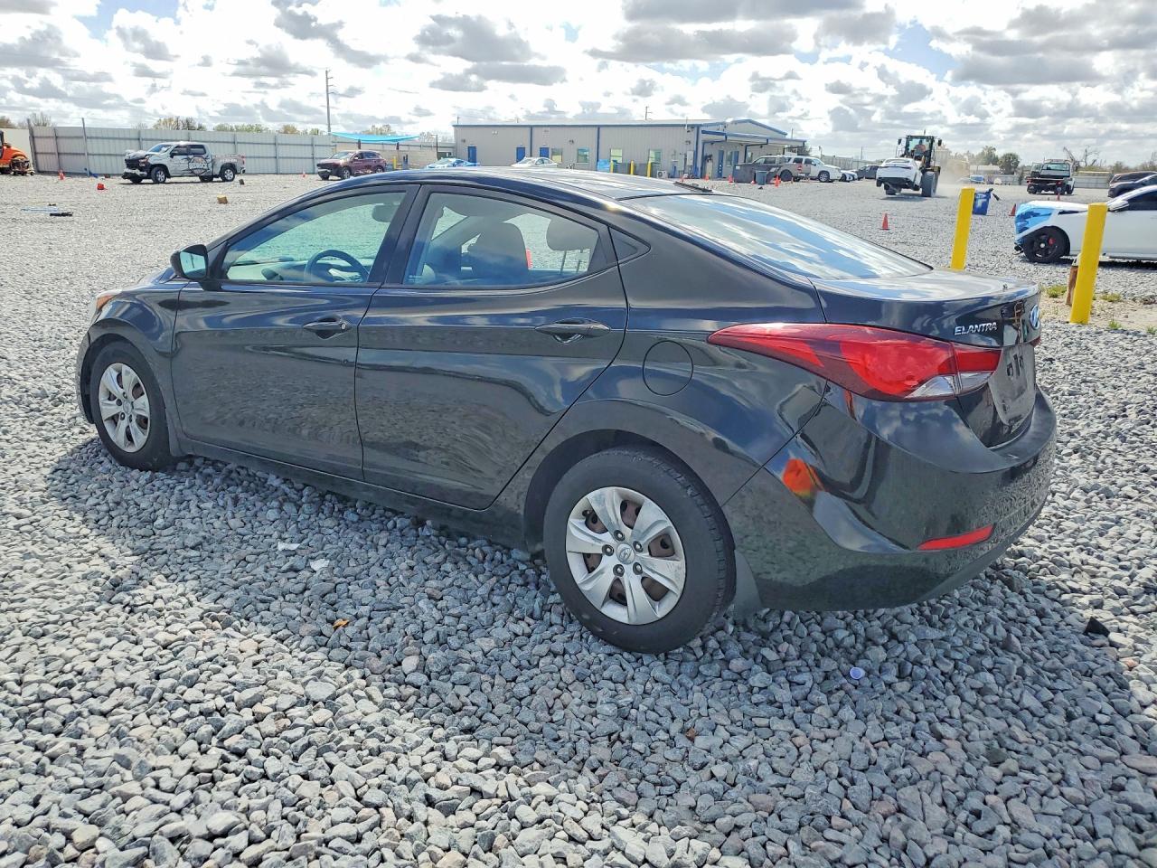 2016 Hyundai Elantra Se - Фото 2