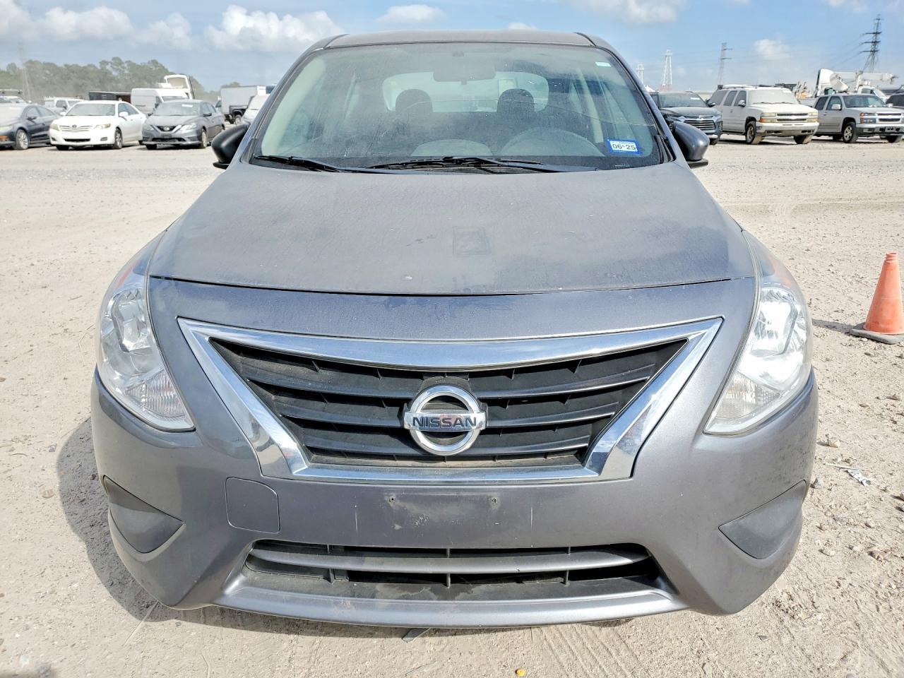 2017 Nissan Versa 1.6 Sv - Image 5