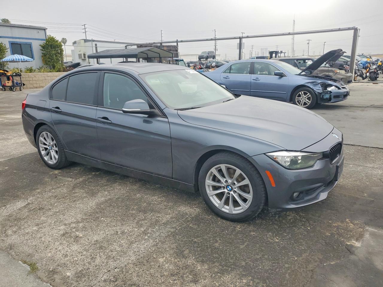 2017 BMW 320 - Image 4
