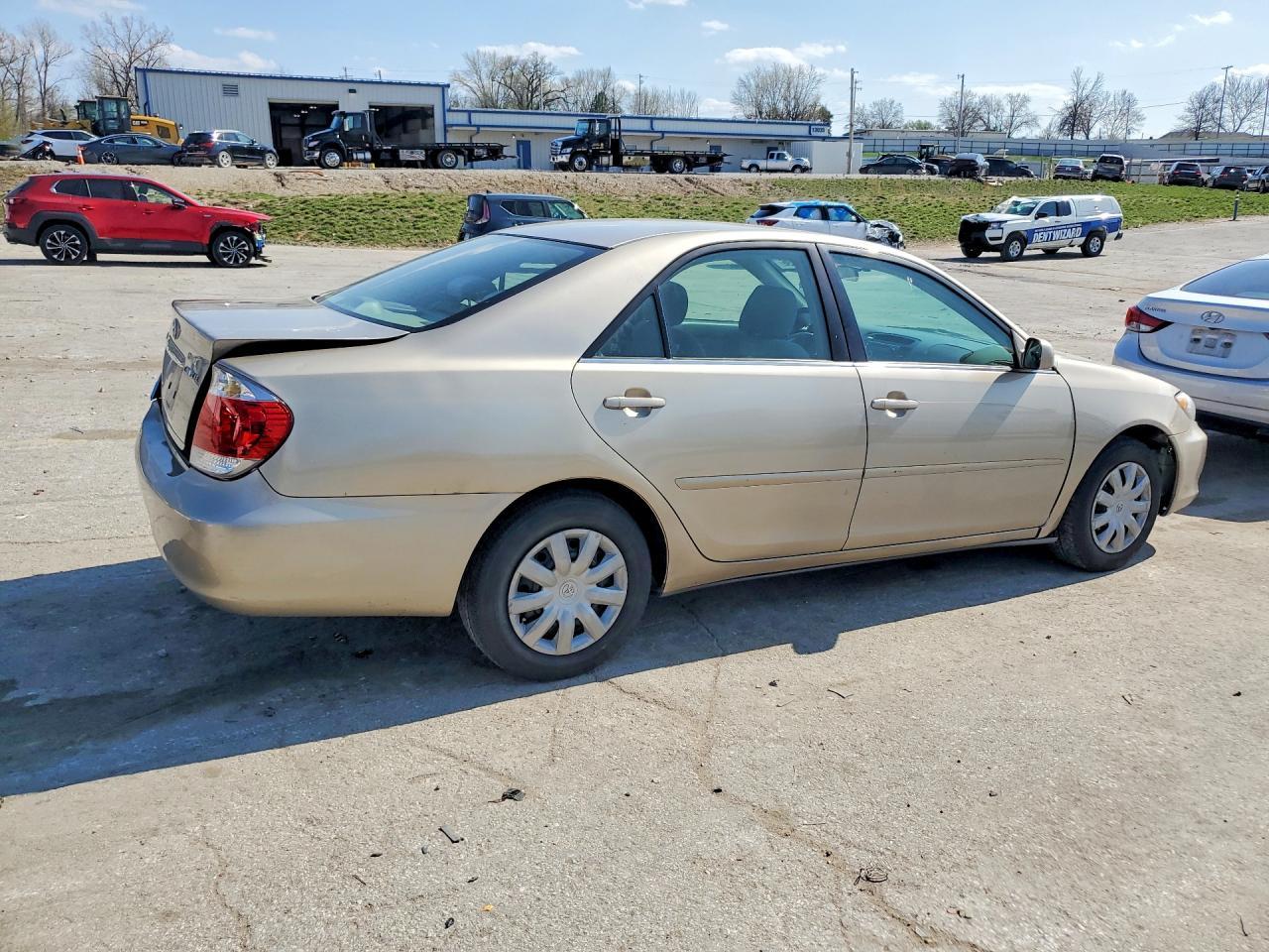 2005 Toyota Camry Le - Фото 3