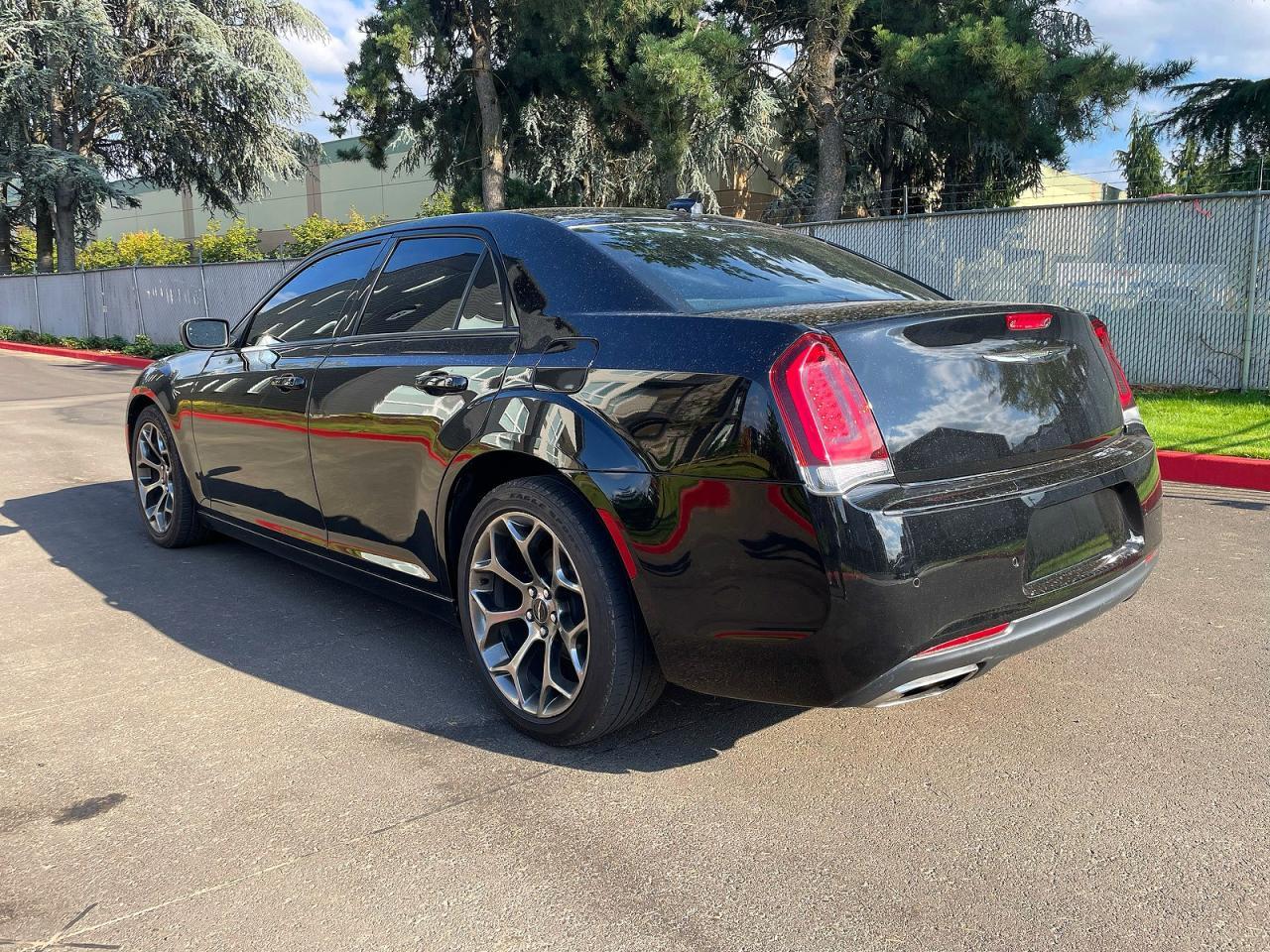 2018 Chrysler 300 S - Фото 3