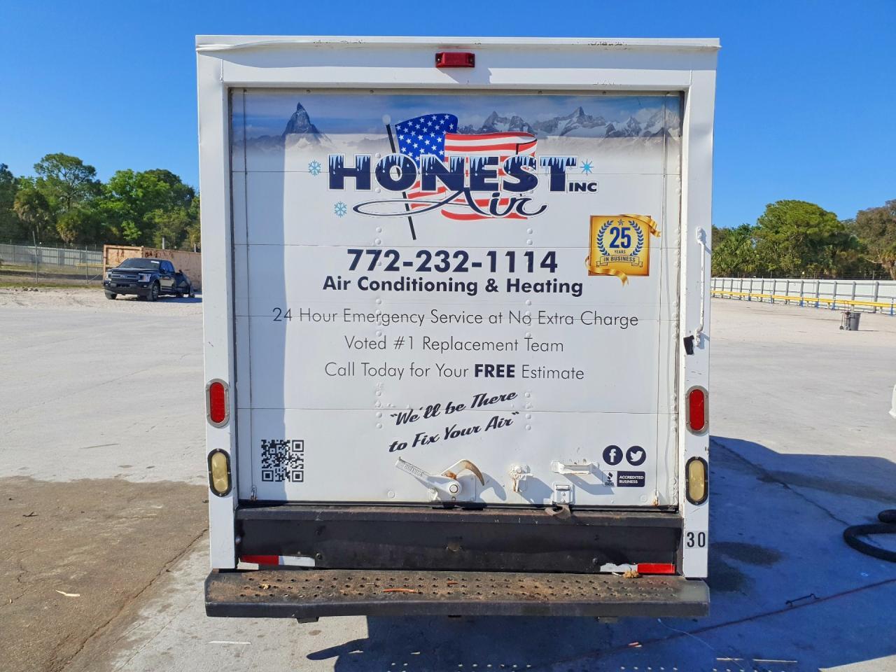 2005 GMC Savana Box Truck - Image 6