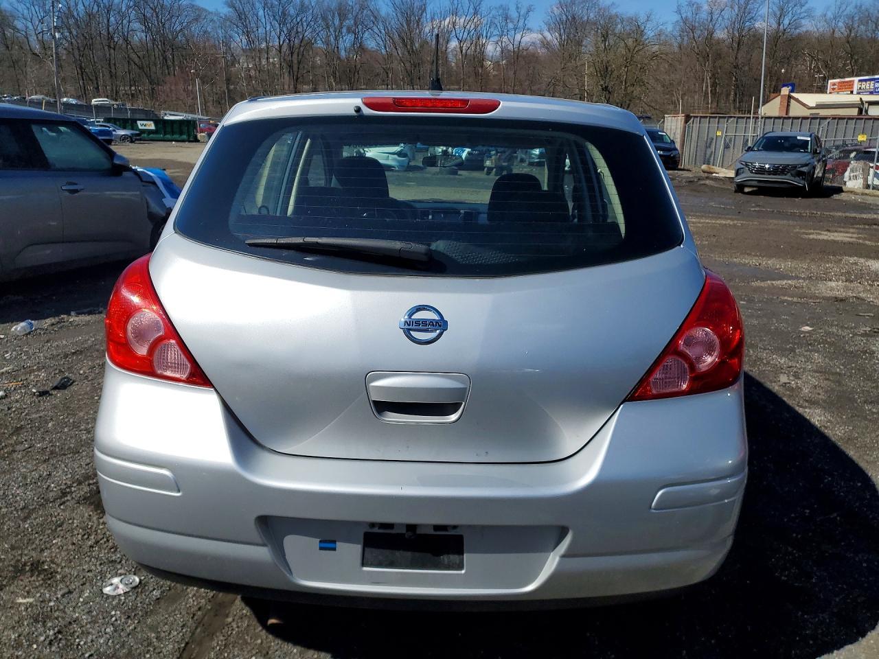 2010 Nissan Versa 1.8 S - Фото 6