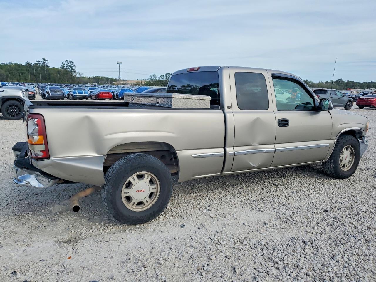 2000 GMC New Sierra C1500 - Image 3