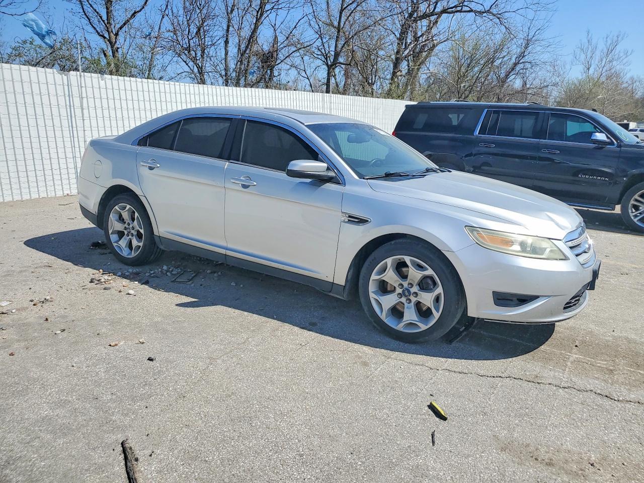 2010 Ford Taurus Sel - Image 4