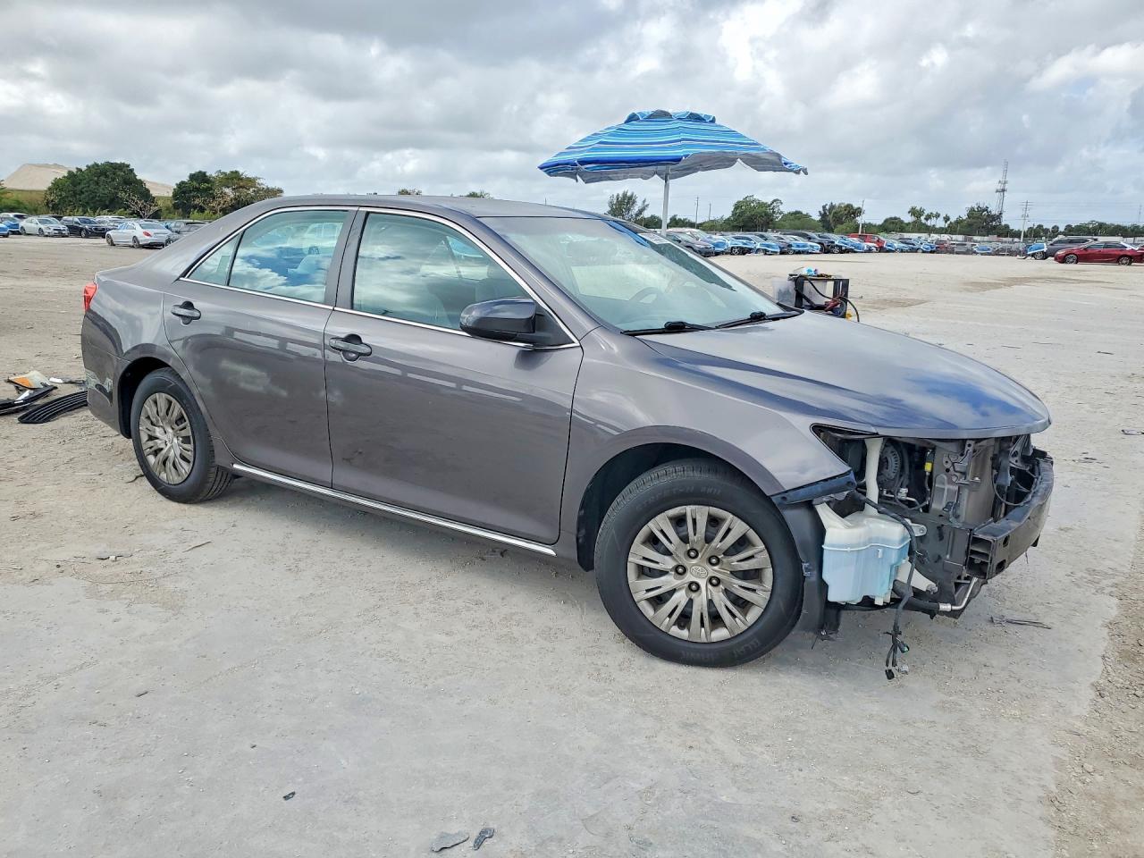 2014 Toyota Camry Le - Фото 4