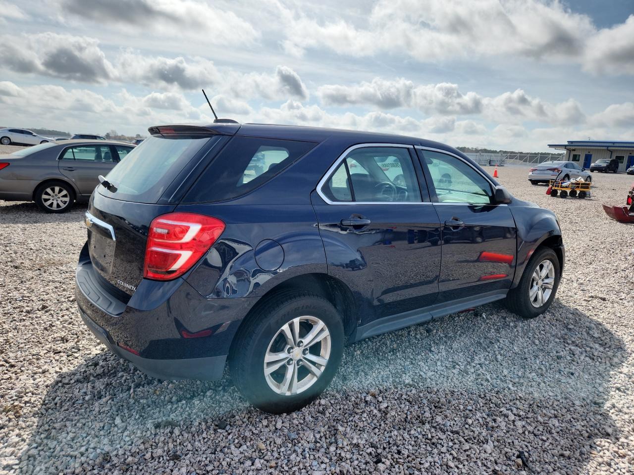 2016 Chevrolet Equinox Ls - Image 3