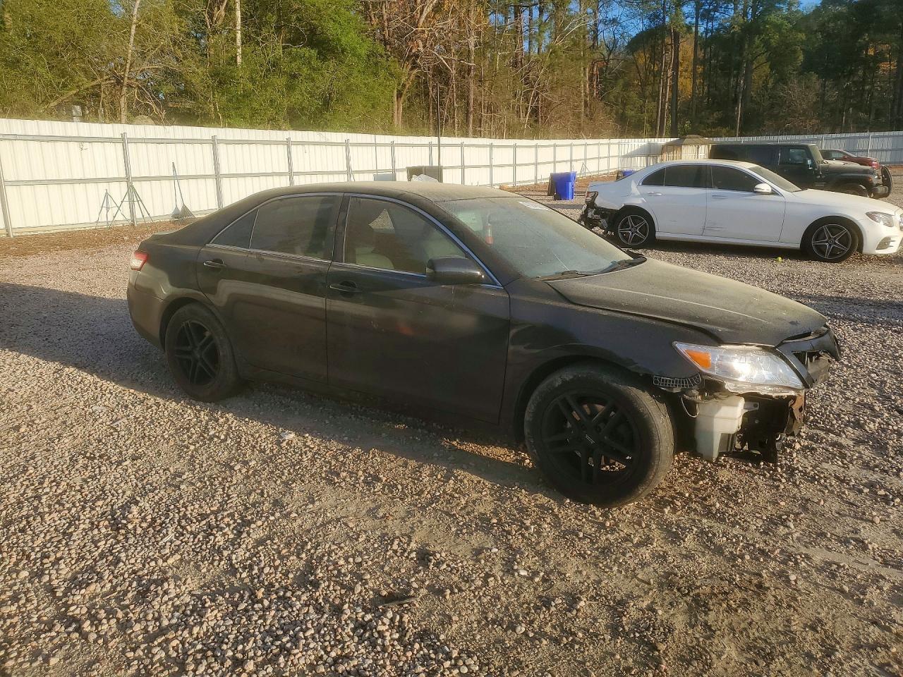 2010 Toyota Camry Le - Image 4