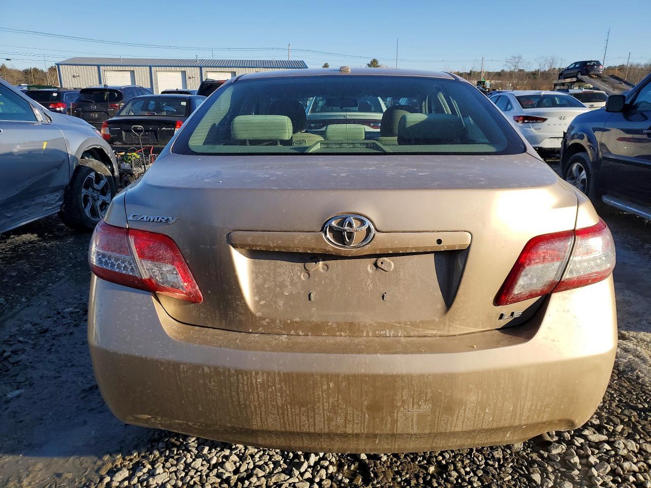 2011 Toyota Camry Le - Фото 6
